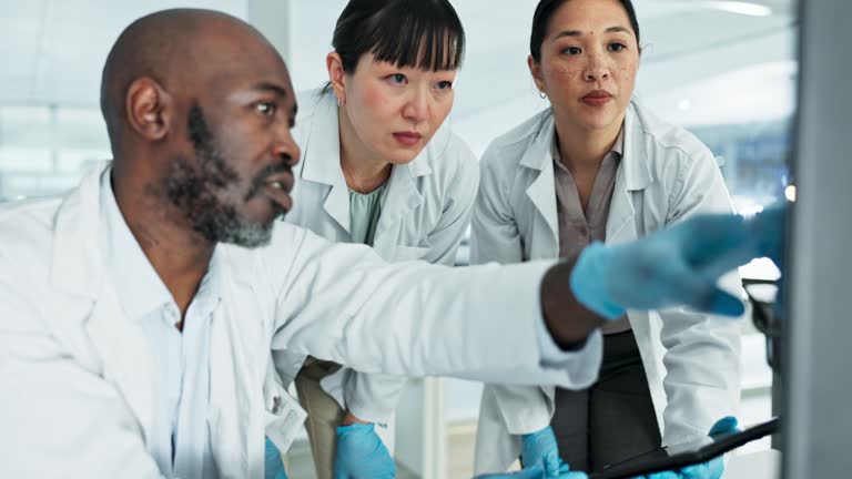 Les tests génétiques révolutionnent la dermatologie en affinant le diagnostic et les choix thérapeutiques, ainsi. Ils identifient